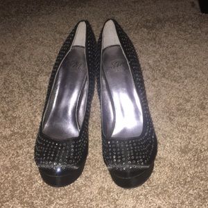 Black-Sequined Pumps